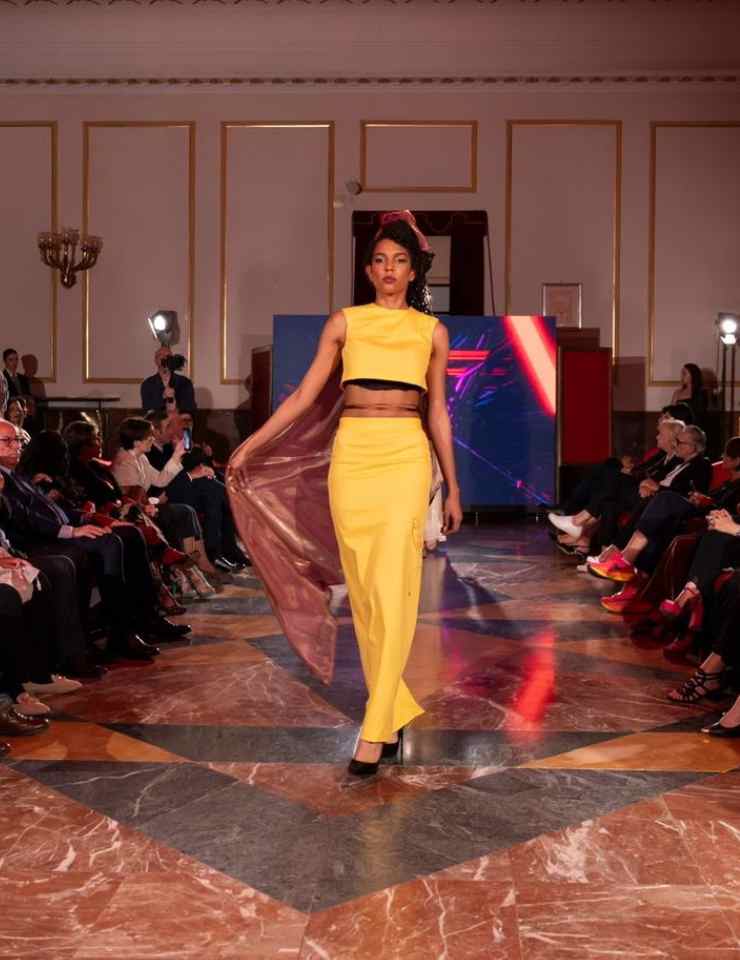 modella saverio palatella sfilata South Italy Fashion Week 2024