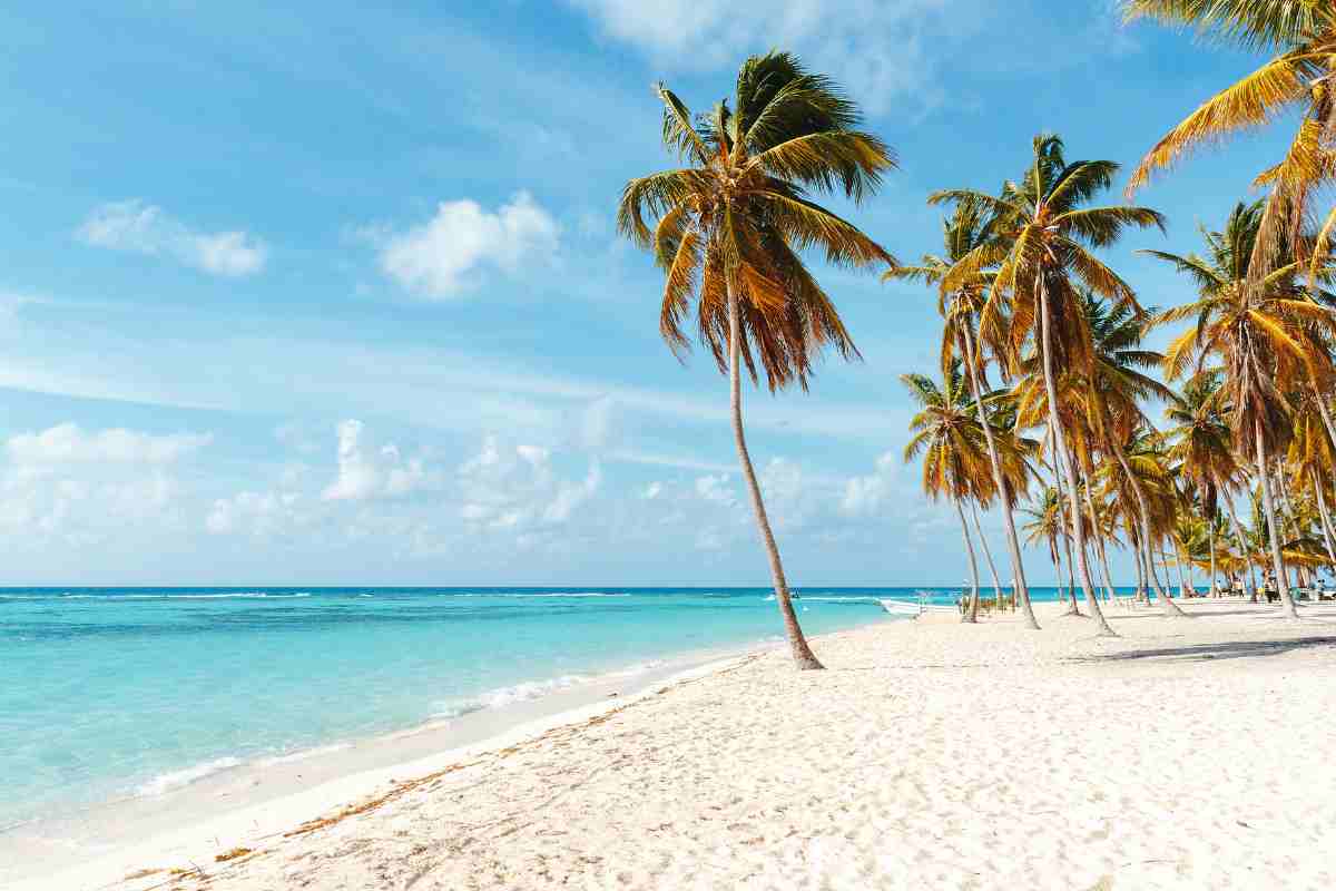 vacanze mare spiagge isolate senza turisti stress