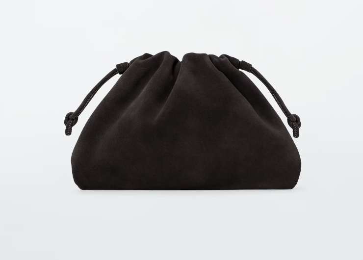 una pochette di pelle con lacci