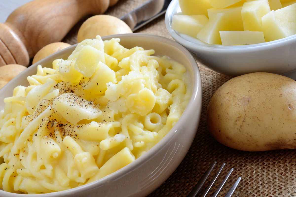 Alla napoletana è sempre buona: prova la pasta e patate in questo modo e ti lecchi i baffi