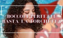 donna con capelli ricci e ariel
