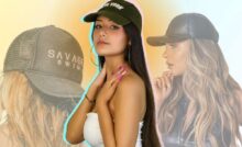 Donne con cappelli da baseball