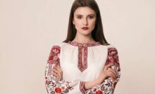 Donna con indumenti etnici