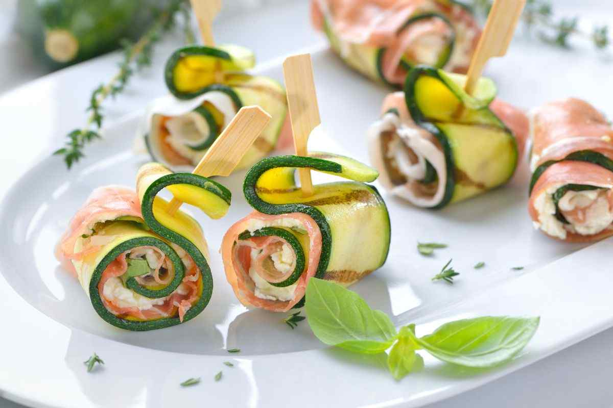 salmone con zucchine arrotolati
