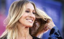 sarah jessica parker si tocca i capelli